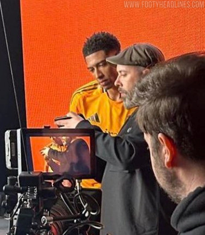 下赛季皇马客场队服曝光，贝林厄姆身穿橙色球衣