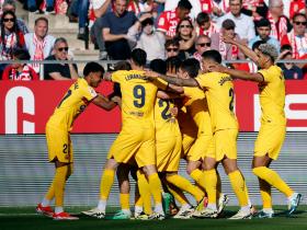 西甲联赛：赫罗纳1-2巴塞罗那，亚马尔助攻莱万破门领先