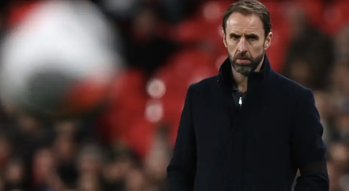 内维尔:曼联不能选索斯盖特出任新帅,他要七月中旬才能上任