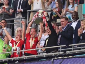 曼联女足首捧英女足总杯 冠军教头斯金纳信心满满