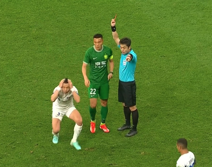 梅州球员谈潘喜明红牌动作:他踢球方式就是这样,也怪不了他