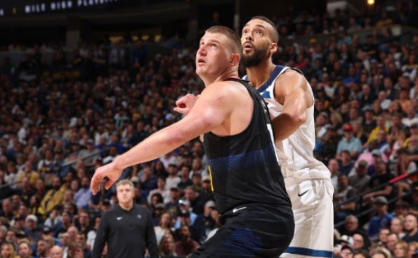 约基奇率队挑战凯尔特人铁血防守 双方鏖战引爆全场焦点之战