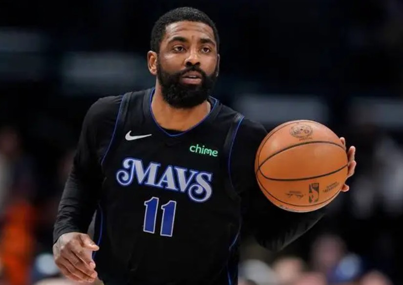 欧文谈球队氛围:我们像一个战壕里的兄弟,和他们打球很开心