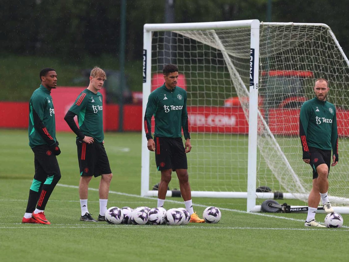 曼联官方:马夏尔,瓦拉内,林德洛夫今日回归球队训练