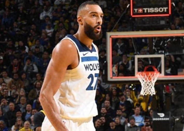 戈贝尔&麦克丹尼尔斯同时入选最佳防守阵容,队史首对二人组