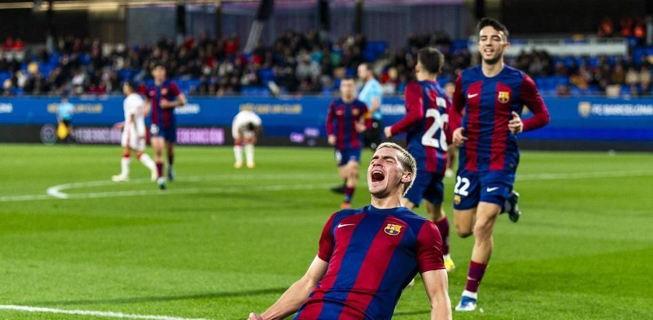 世体:法蒂下赛季有望留在巴萨,球队想要马约拉尔或格林伍德