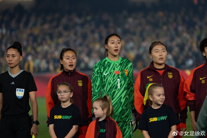 中国女足门将徐欢:继续玩命战斗,我可是打不死的小强