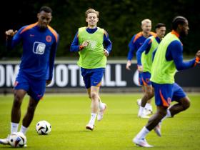 弗朗基-德容恢复训练 荷兰备战欧洲杯全力以赴