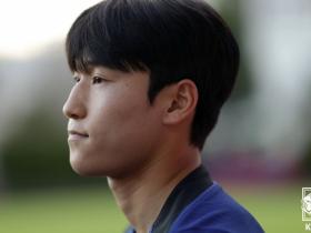 韩国球员裴峻浩首次入选国家队接受采访