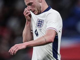 英格兰队在欧洲杯上惨败冰岛，受到人员结构和教练水平双重质疑