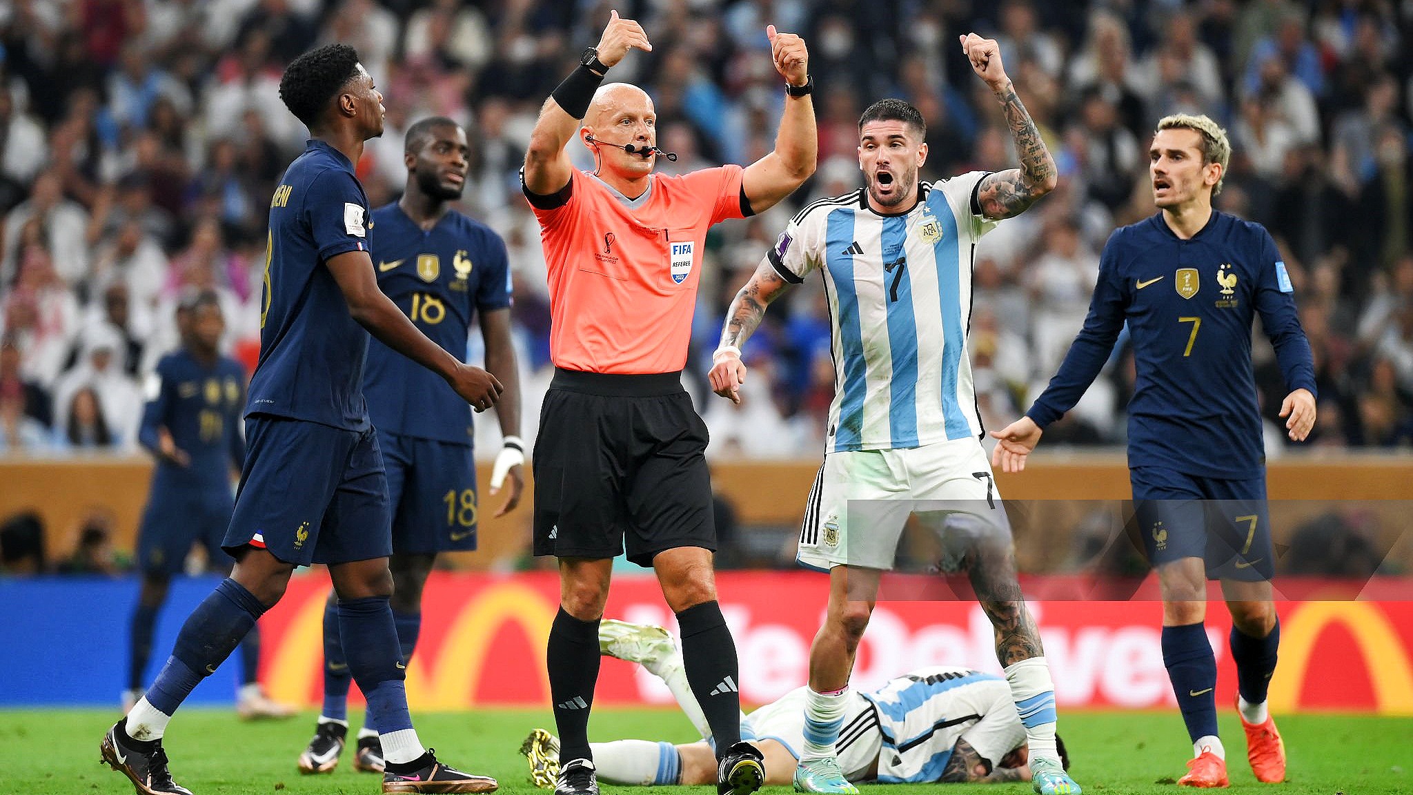 2. 波兰 – 马齐尼亚克欧冠半决赛执法引争议,与欧洲杯决赛"渐行渐远"