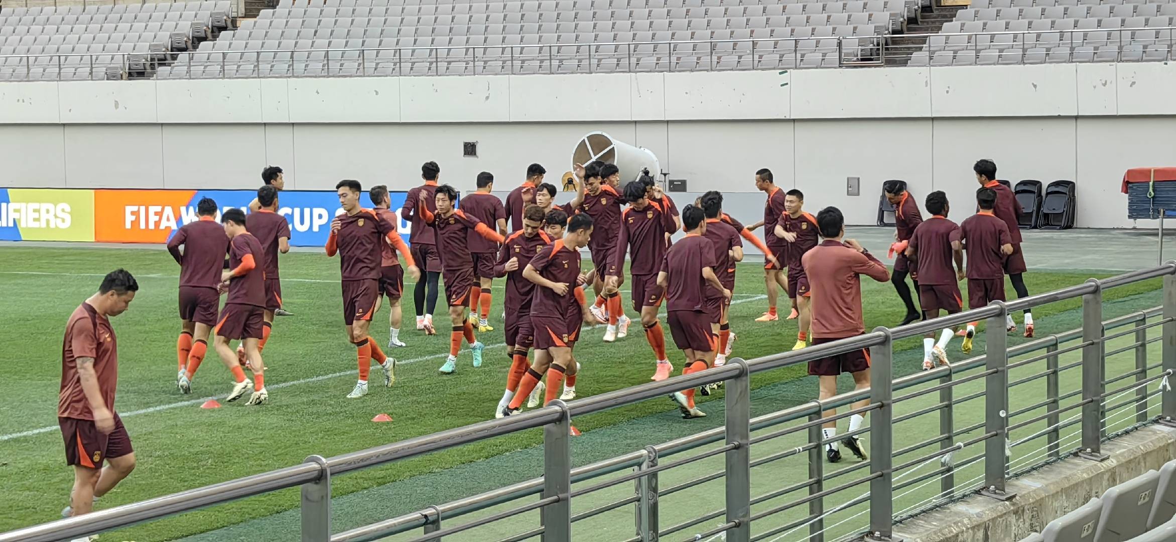 中国队在首尔世界杯球场踩场训练,韩国队放弃踩场