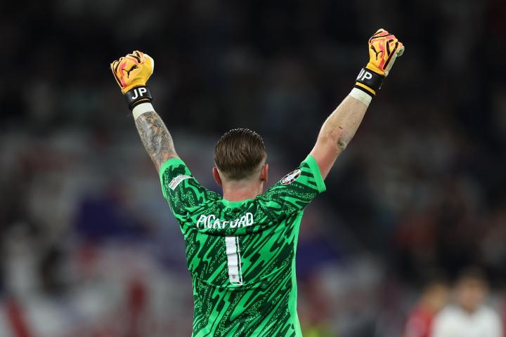 皮克福德:队友帮助了我;能够与彼特-希尔顿齐名是种荣幸