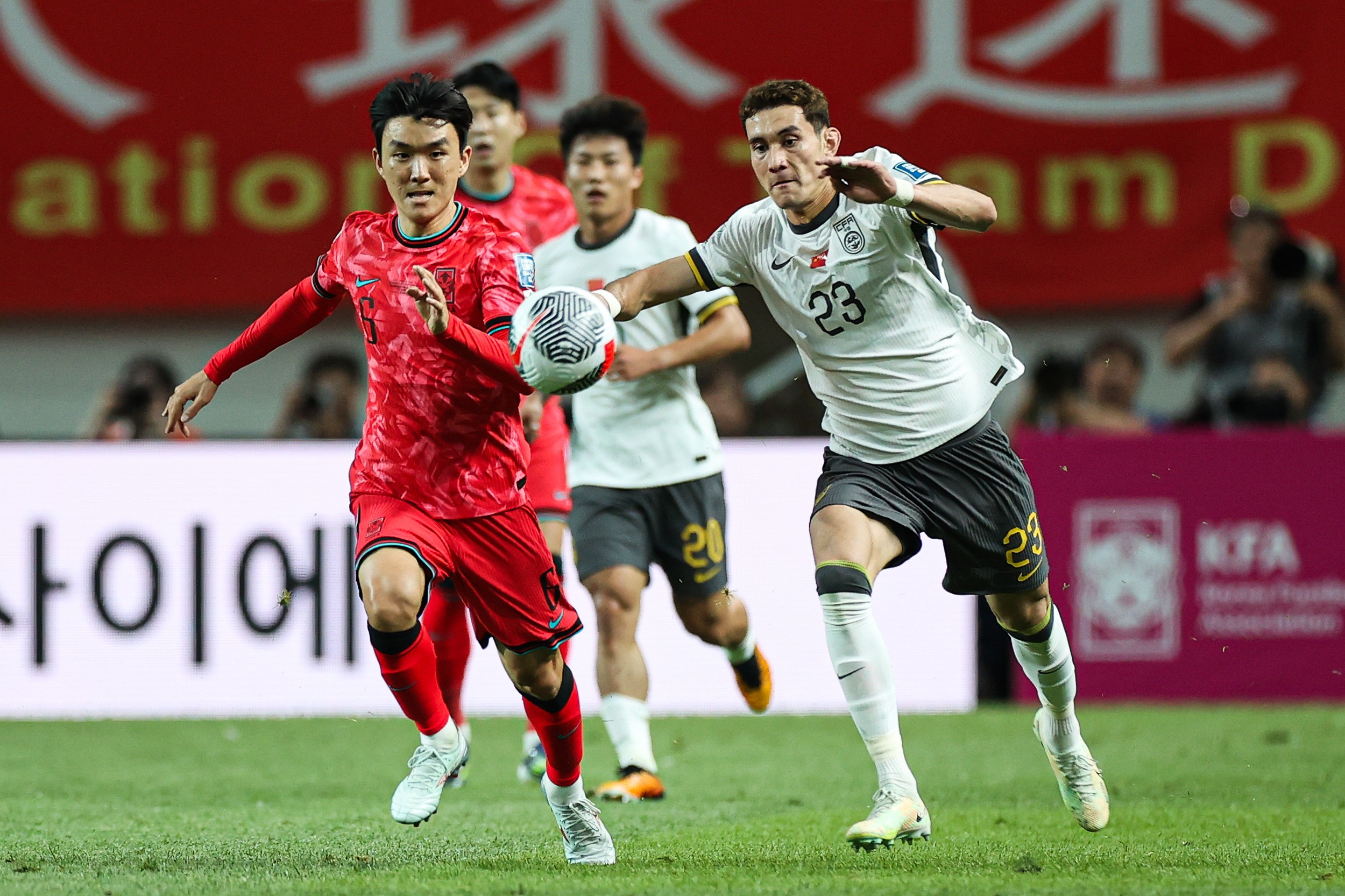 媒体人:当年现场经历国足进世界杯都没泰新结束哨吹响