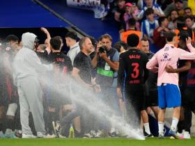 巴萨客场2-0夺西甲冠军引发争议