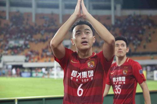 机会来了> 冯潇霆历经了中国足球最辉煌的时代,也留给球迷很多珍贵