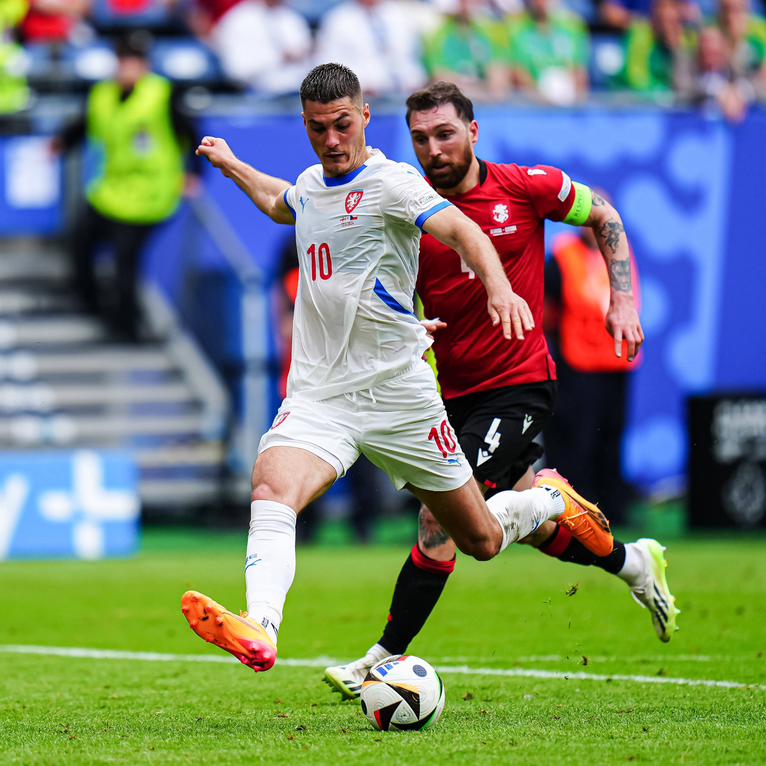 希克近两届欧洲杯进6球为同期最多,独享队史欧洲杯射手王