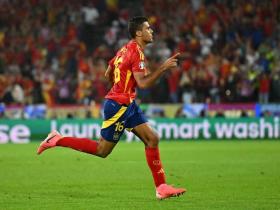 西班牙队欧洲杯关键一球：罗德里禁区外射门帮助逆转