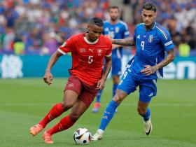 瑞士队2-0意大利成功晋级 欧洲杯赛后球员阿坎吉接受采访