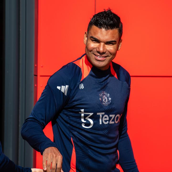 曼联官方晒球员归队照片:安东尼,奥纳纳,马奎尔等人在列