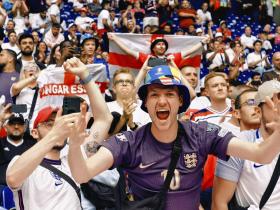 英格兰球迷涌向多特蒙德 观战欧洲杯半决赛