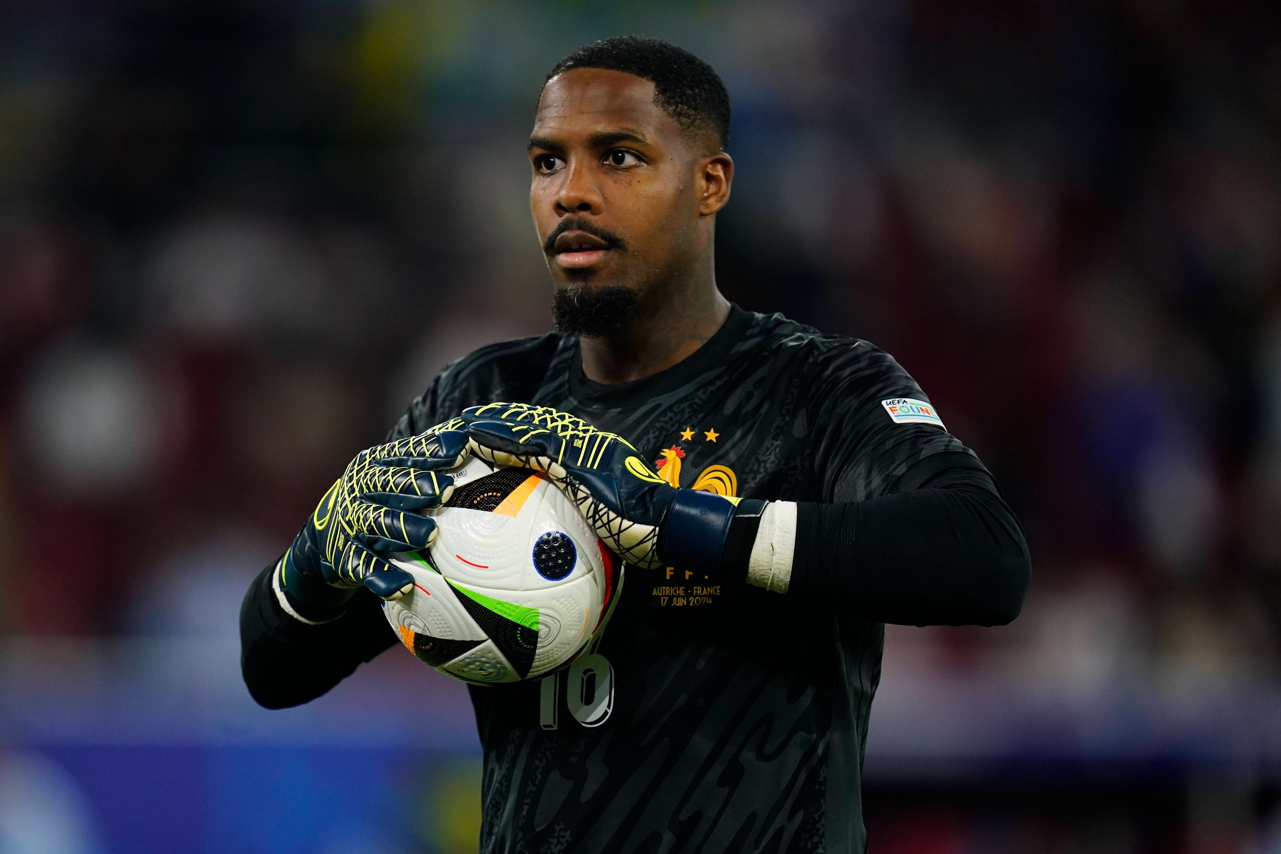 94%,迈尼昂扑救率为本届欧洲杯出场超过1次的门将中最高