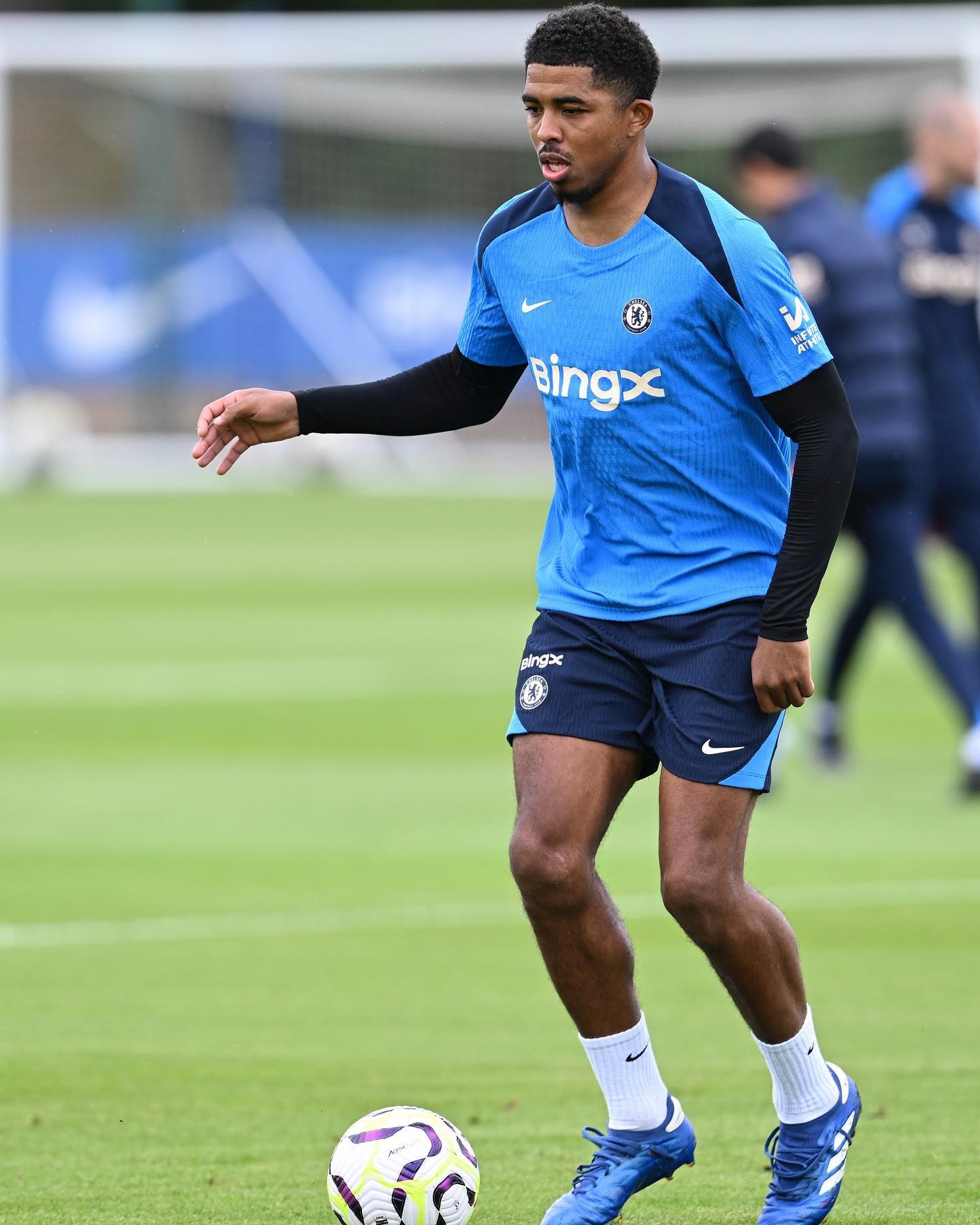 记者:切尔西后卫福法纳已恢复有球训练,他的回归仍需谨慎