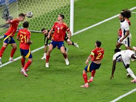 西班牙夺得欧洲杯冠军，乌奈-西蒙：为家人感到自豪