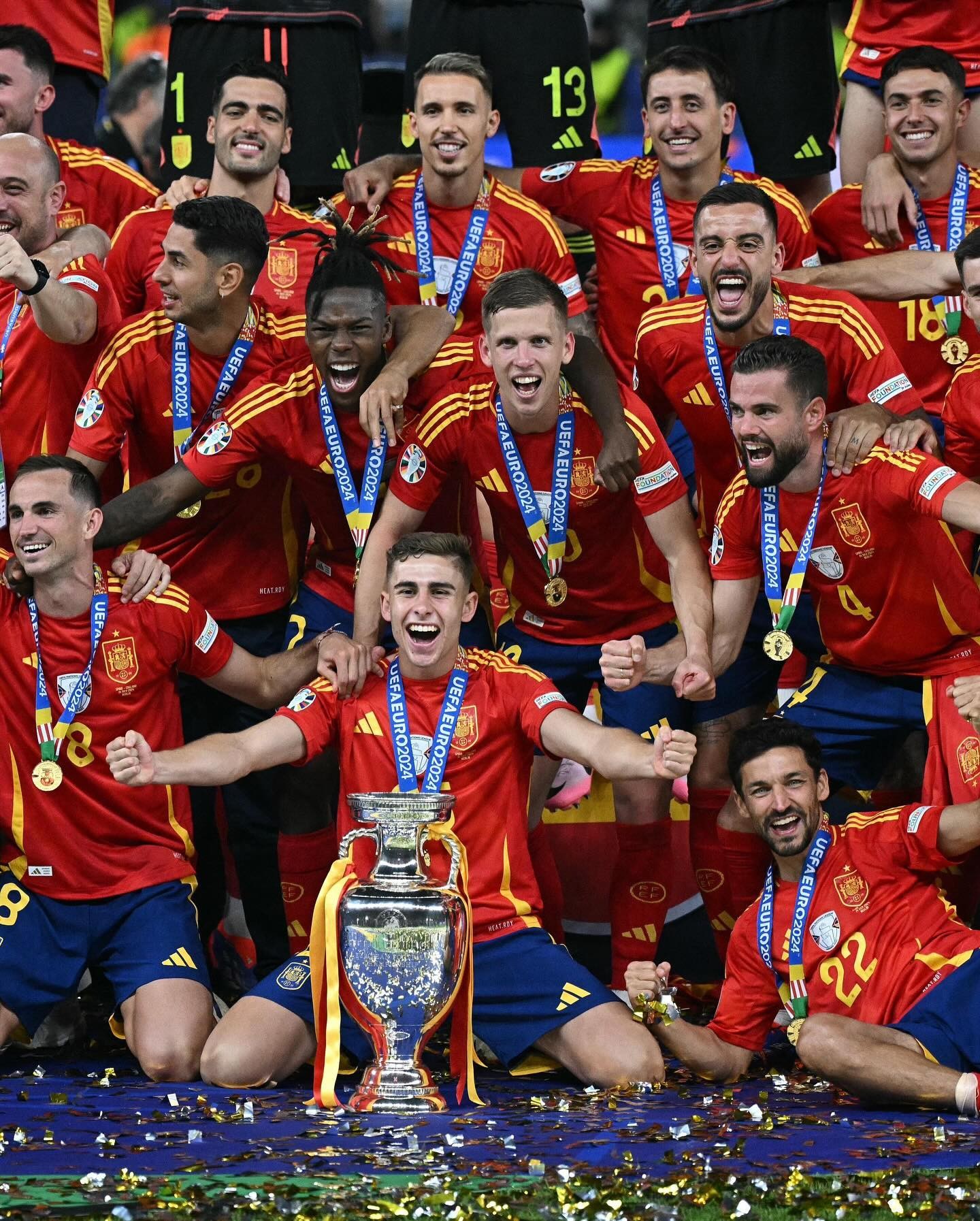 费尔明晒捧杯照:欧洲杯冠军,难忘的时刻,西班牙万岁