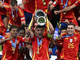 西班牙队四次夺冠 欧洲杯历史新篇章