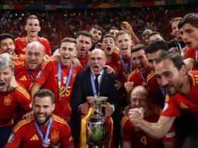德拉富恩特率西班牙夺得2024年欧洲杯冠军