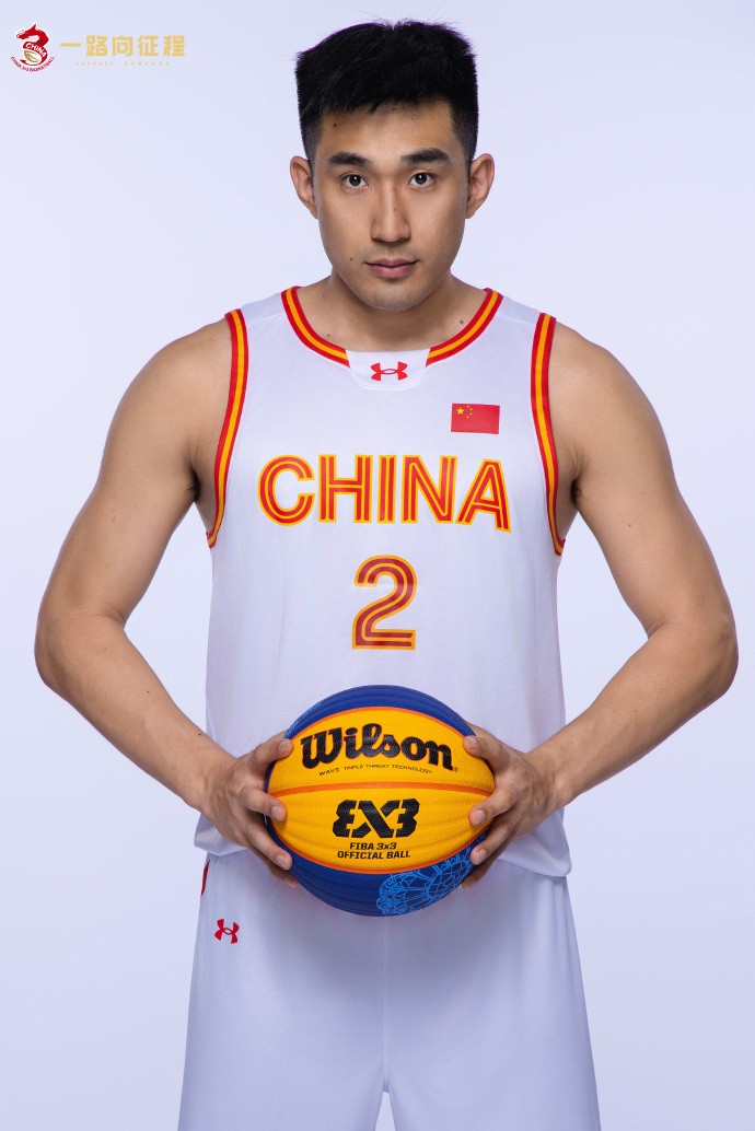 据官方消息,在经过了近10个半小时的长途飞行后,中国三人篮球国家队于