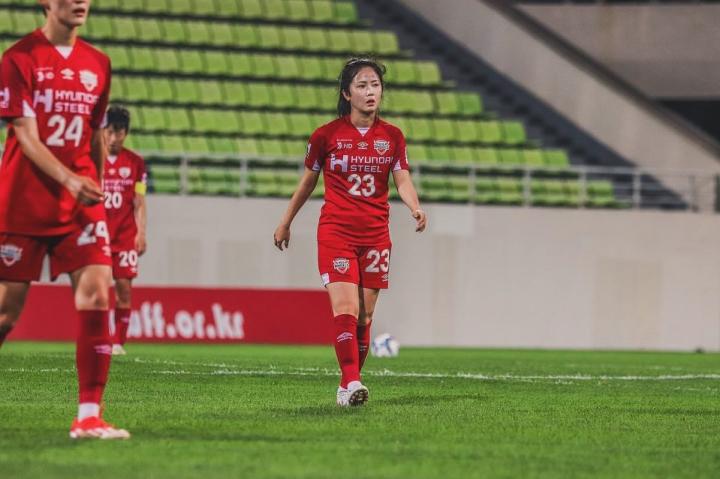 韩国女足国脚李玟娥近照