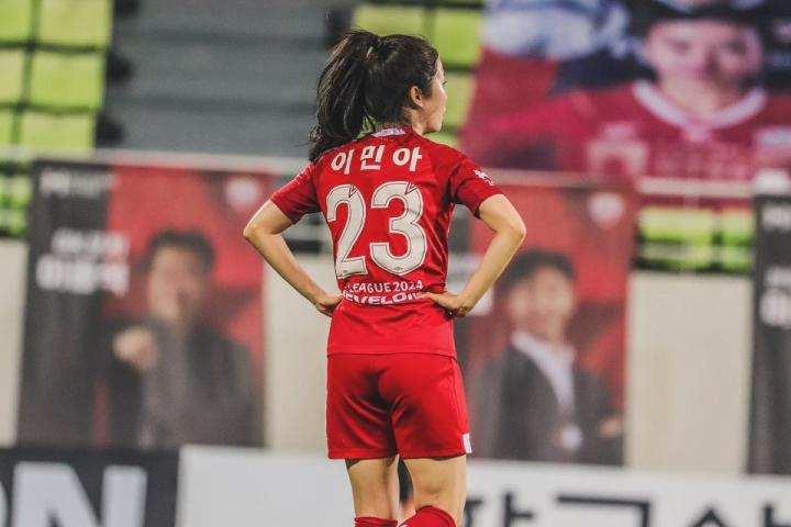 韩国女足国脚李玟娥近照
