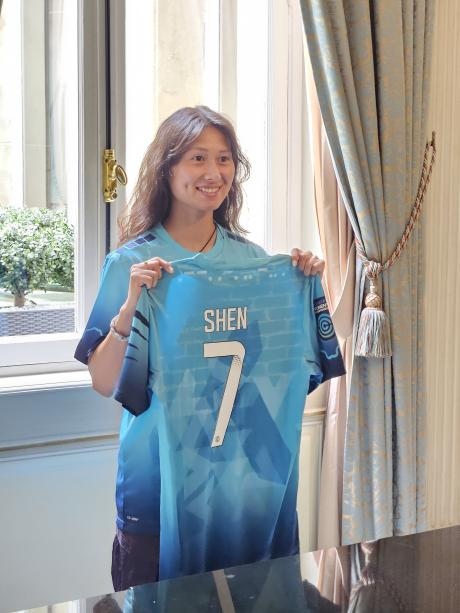 官方:沈梦雨加盟女足英冠球队伦敦城雌狮,合同为期三年