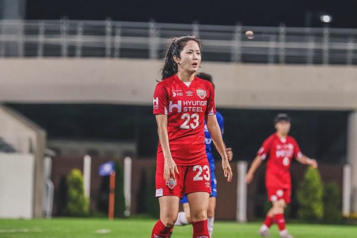 韩国女足国脚李玟娥近照
