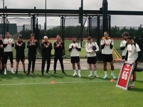 范戴克和阿诺德的感人告别