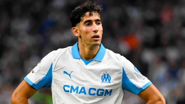 馬賽后衛(wèi)阿格爾德在機(jī)場候機(jī)時被球迷襲擊，警方已介入處理