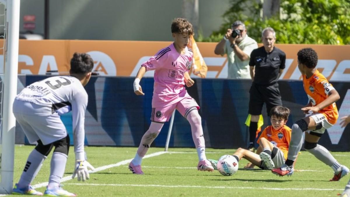每体：苏亚雷斯的儿子本杰明在西甲 FCFutures比赛中表现出色