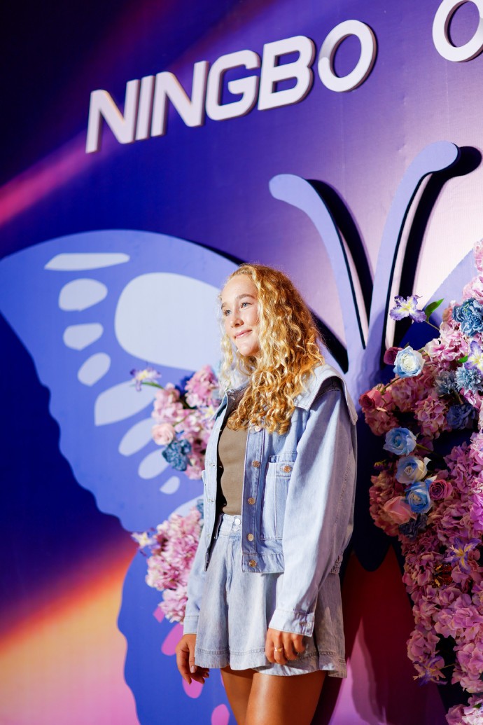 公益??桑托斯球員賽前與11名女性一起出場，以宣傳抗擊乳腺癌