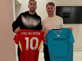 维尔茨否认索要10号球衣，小麦赠球衣亚历克斯-乔萨斯