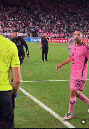 迈阿密国际被淘汰后,阿尔巴怒喷裁判:你是个懦夫!