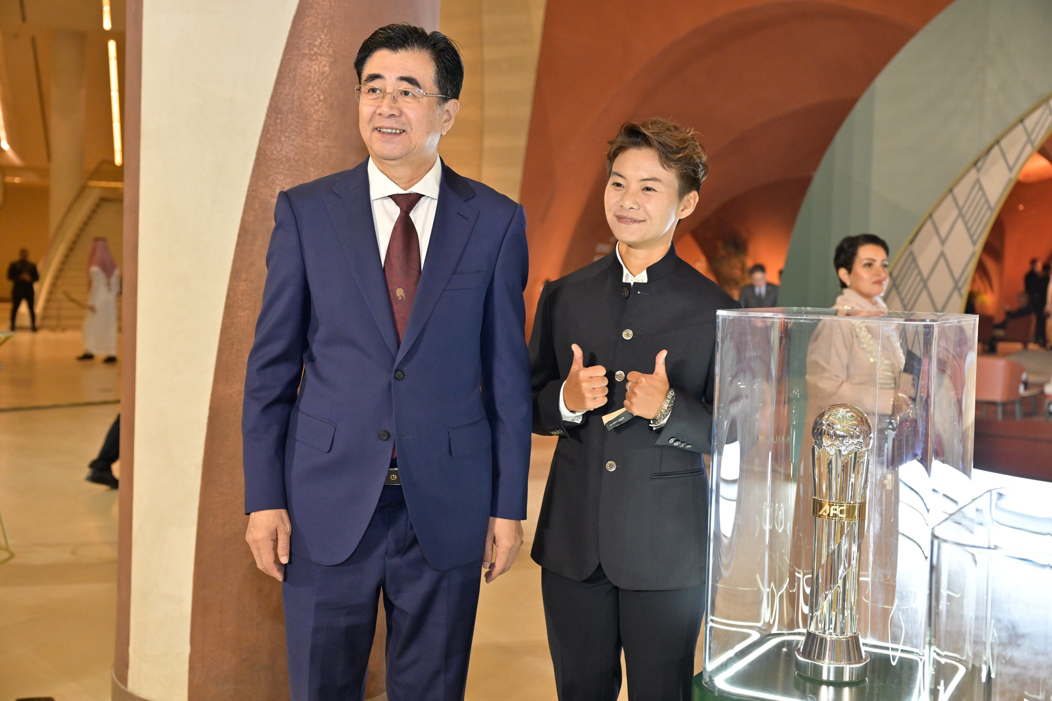 日本女足高桥花当选2025亚洲足球小姐，王霜被提名但遗憾落选