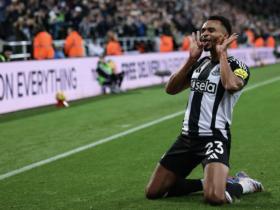 纽卡斯尔联4-0大胜莱斯特城，墨菲梅开二度赛后接受采访