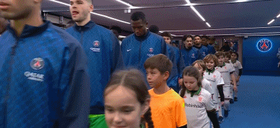 半场：巴黎0-0尼斯，克瓦拉茨赫利亚门线解围