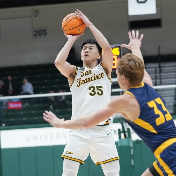 王俊杰9分4板&赵维伦4分3助，旧金山大学揭幕战98-53大胜对手