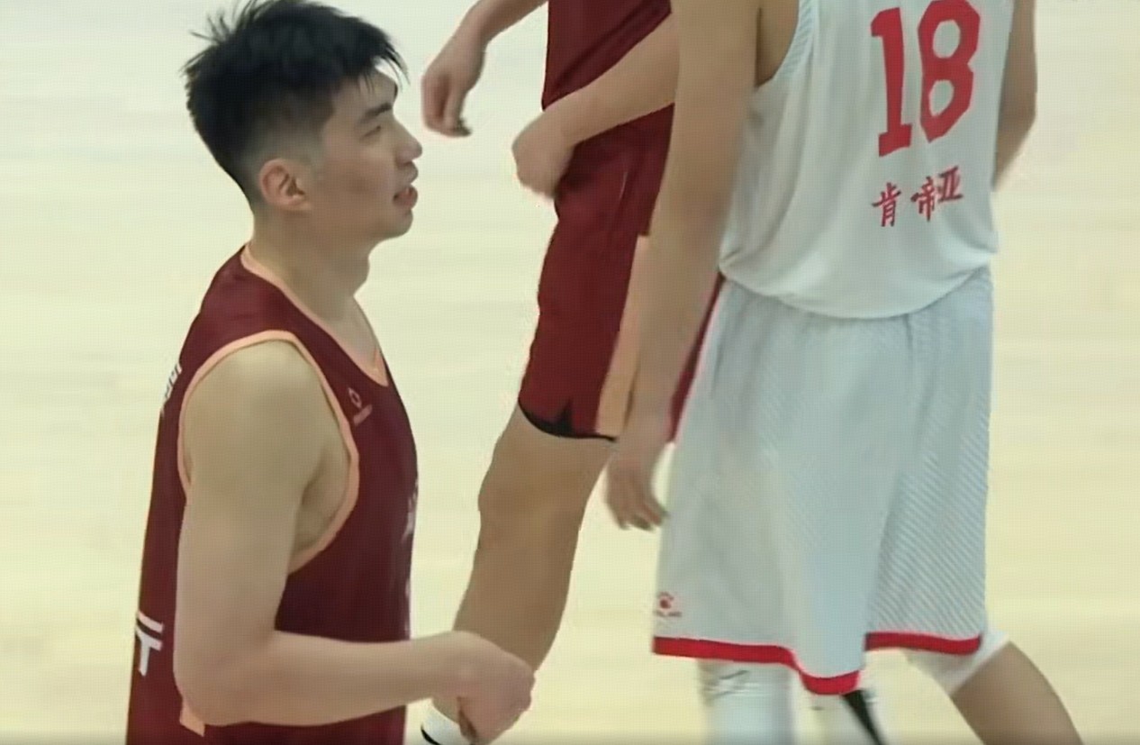 没倒完时差？余嘉豪回国出战全运会，首战出场23分钟得8分8板