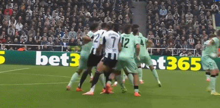 半场战报：纽卡斯尔联1-0毕尔巴鄂竞技，丹-伯恩破门