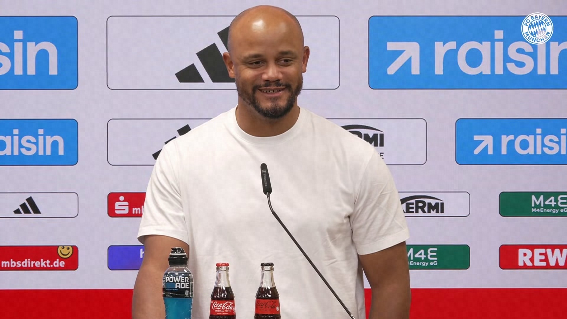 如何看待诺伊尔低级失误？孔帕尼：我会指责我的头号门将吗？