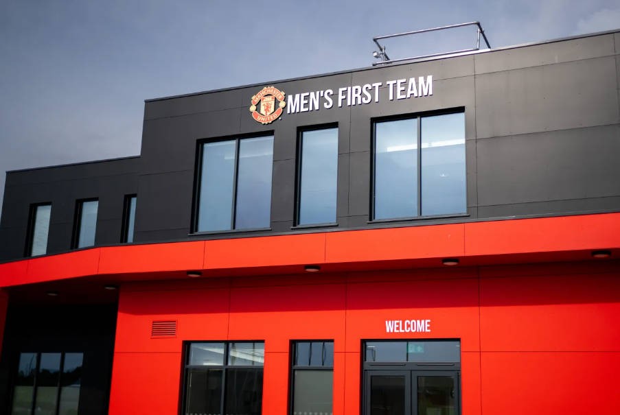 太阳报：曼联将让球迷参观卡灵顿，门票100镑且不能拍训练场